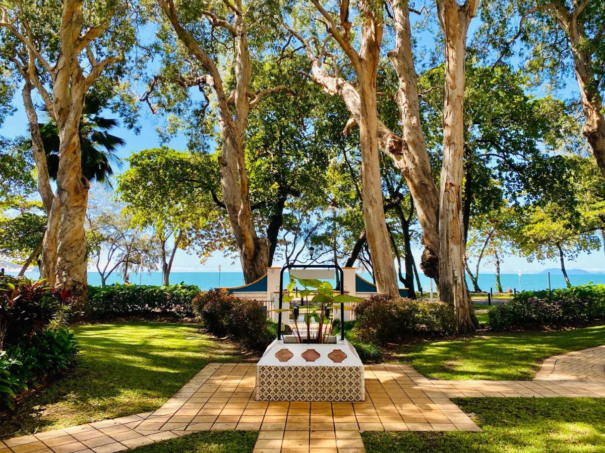 Beachview Apartments At Villa Paradiso Палм-Коув Экстерьер фото